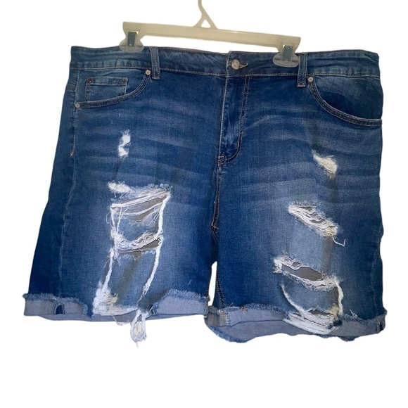 Women’s Enjean Distressed Denim Shorts. Size 3X (Juniors) - Picture 1 of 8